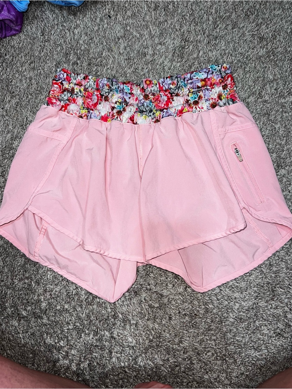 Lululemon light Pink Floral Waist Women’s Tracker Shorts size 6